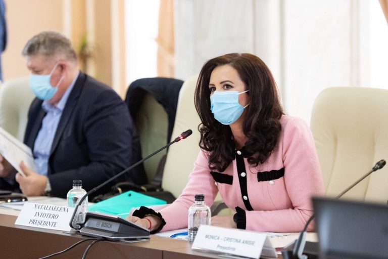 Natalia Intotero: Elevii au un ritm de dezvoltare mai accelerat iar piața de muncă este mai dinamică decât era în urmă cu 15-20 de ani