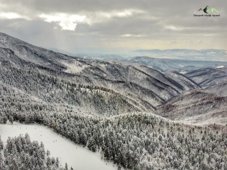 FOTOGRAFII superbe din Apuseni, stațiunea Vârtop, Pârtia Piatra Grăitoare