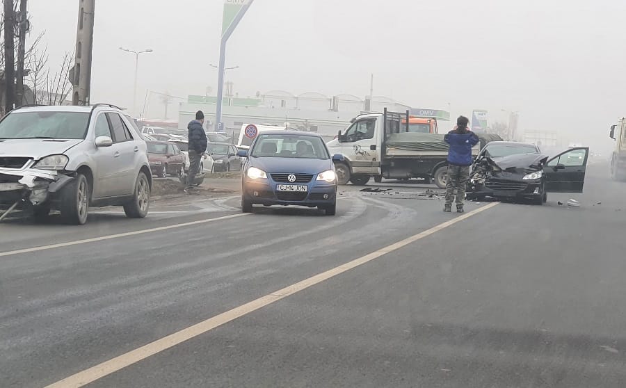 Accident produs în această dimineață, în Gilău, în apropiere de stația OMV!
