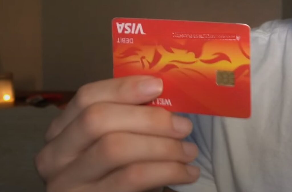 Un bărbat din Zlatna este trimis în judecată pentru că ar fi furat cardul unei colege de serviciu și ar fi făcut cumpărături cu acesta în Zlatna