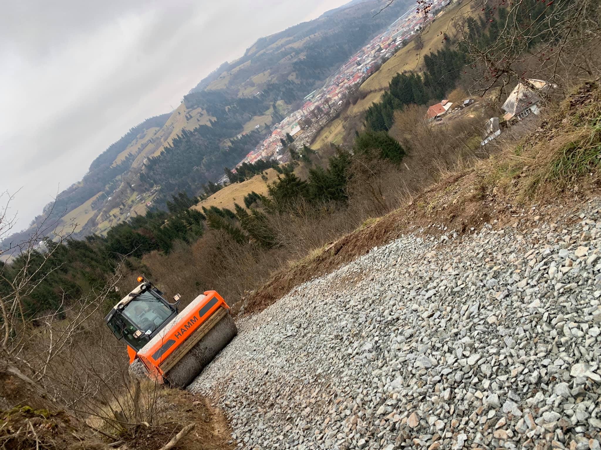 Cristian Dan Pasca explică de ce nu s-a continuat pietruirea drumurilor vicinale din Câmpeni: Rezervele de piatră sunt epuizate! Nu doresc să turnăm beton (la -10 grade) și să executăm lucrări de mântuială!