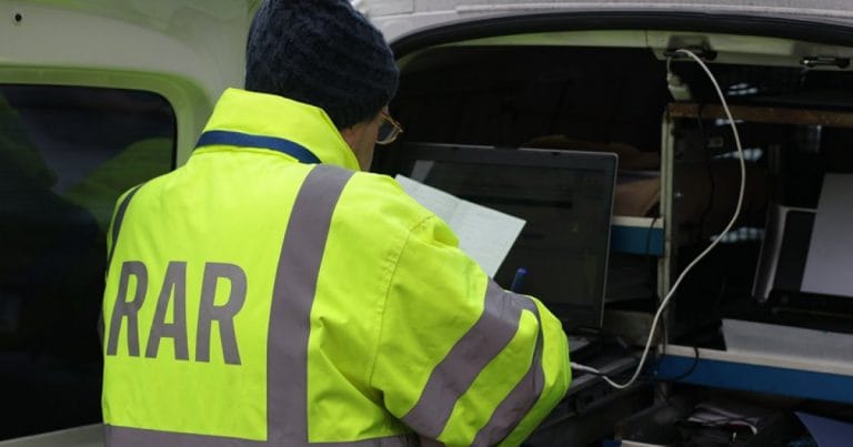 12 mașini care prezentau defecțiuni au fost depistate de polițiștii din Abrud și RAR