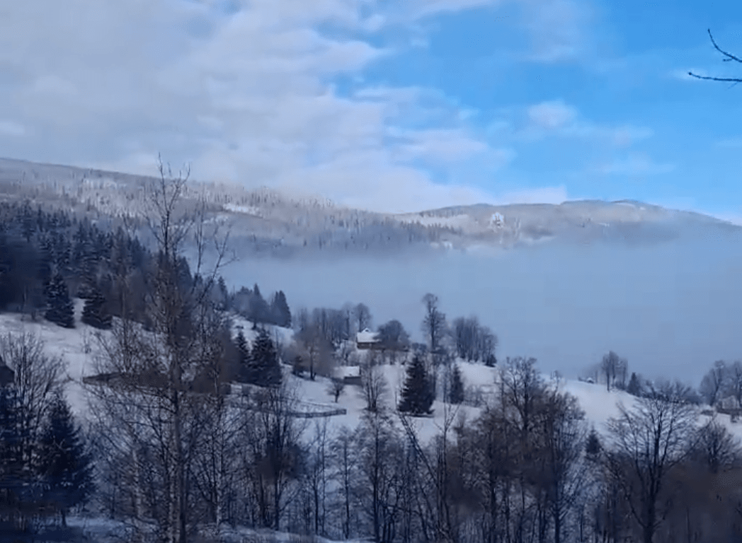 (VIDEO) De la poalele Vlădesei, cei de la Clubul Montan Apuseni ne recomandă: La cabană, ciorbă de fasole cu afumătură!