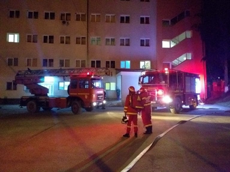 ISU – Stația de Pompieri Câmpeni a organizat o simulare de incendiu la Spitalul Orășenesc Câmpeni