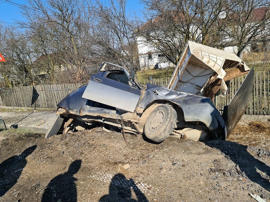 Un autocar și un autoturism au fost implicate într-un accident pe DN1 Oradea – Cluj-Napoca, în zona Topa de Criș!