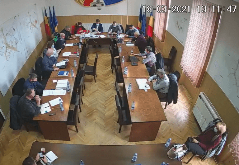 (VIDEO) Elevii de excepție din Abrud, cu media generală 10, vor fi premiați cu 250 de lei pe lună!
