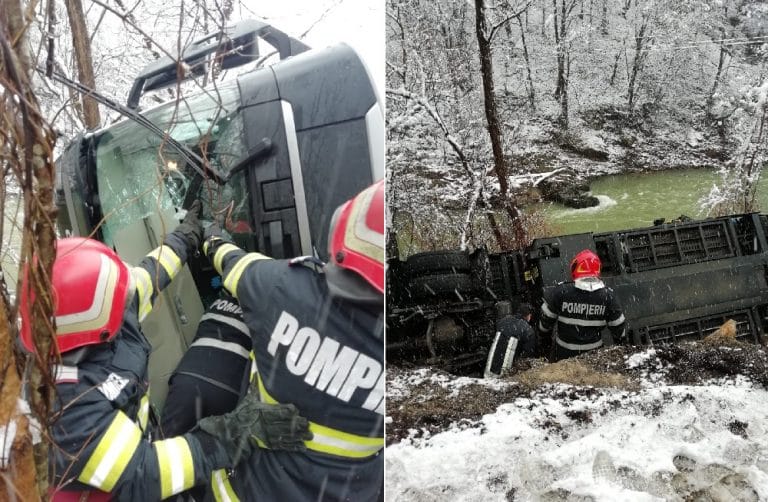 FOTO și VIDEO de la locul accidentului – Un TIR, în pericol să se răstoarne în râul Arieș, de pe DN 75, în comuna Sălciua!