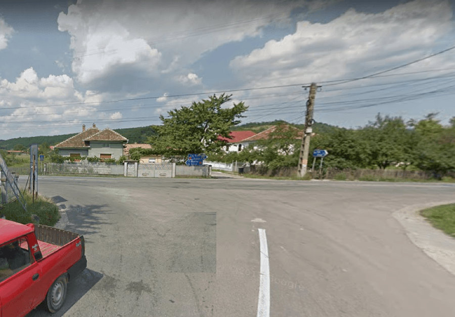 Indicatorul de STOP de pe DJ 1080 dinspre Vadu Crișului spre DN1 E60 este întors greșit! Se sesizează autoritățile?