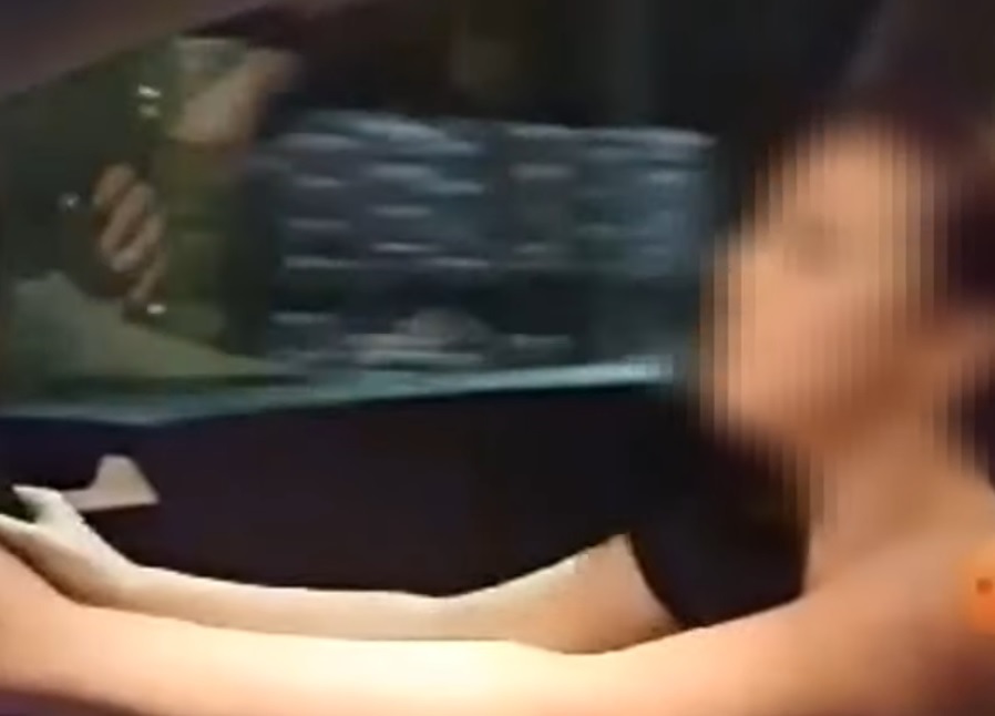 O minoră de 14 ani, din Crişcior, a fost prinsă la volan de poliție în Crişcior! Tatăl fetei era pe scaunul din dreapta!