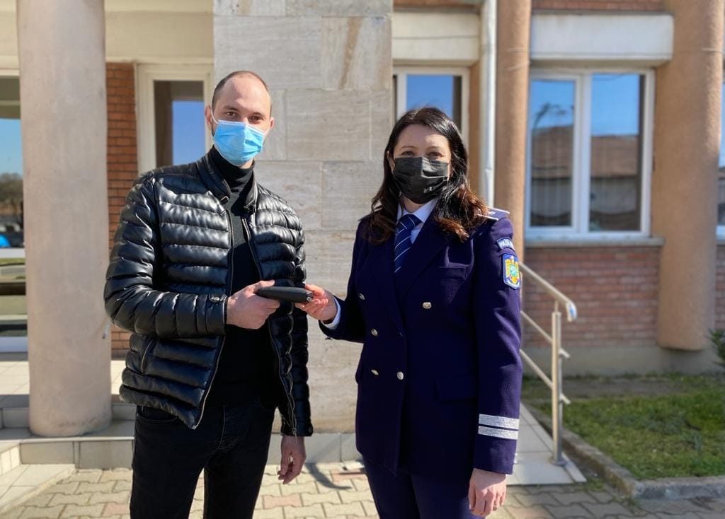Un tânăr din Câmpeni și-a pierdut portofelul în Alba Iulia. L-a găsit alt tânăr și l-a dus la poliție!