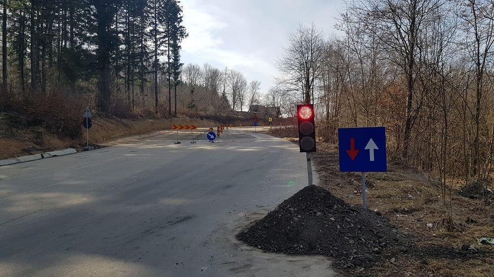DN76 sau „europeanul semafoarelor”! Unde sunt amplasate cele 9 semafoare  între Sâmbăta și Vârfurile? Nu recomandăm rute alternative!