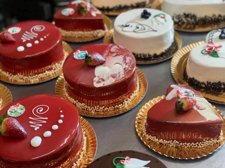 Cofetăria Anaconda – cele mai bune prăjituri din Țara Zarandului, cu gust delicios ca pe vremea bunicii