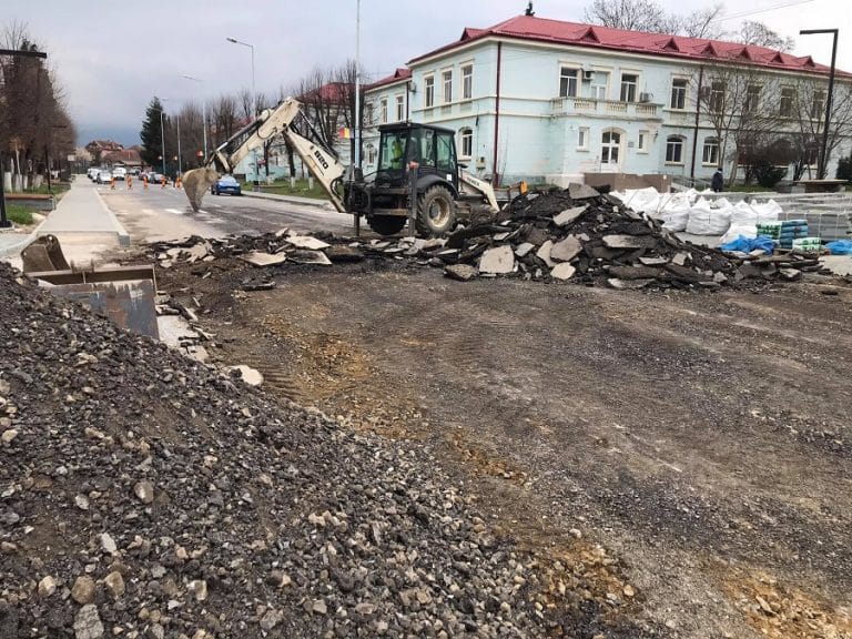 Iulian Balaj a anunțat două vești bune pentru Ștei: Încep lucrările la ștrandul din Ștei și strada Cuza Vodă intră în reabilitare!