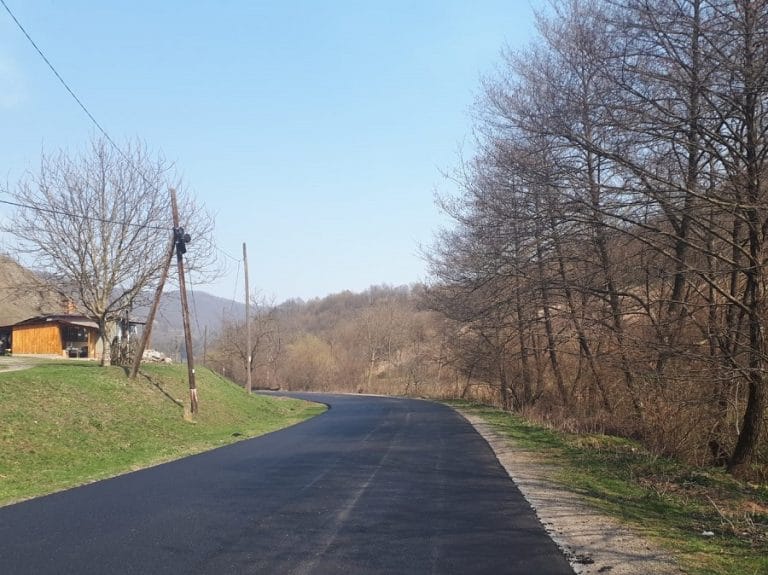 Lucrările de modernizare a drumului județean 107M vor fi reluate, cu fonduri europene
