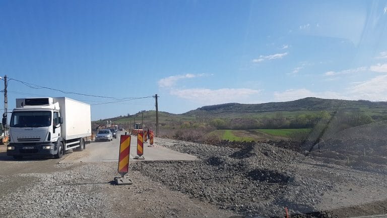 Atenție, se lucrează pe DN 76! Unde sunt tronsoanele problematice?