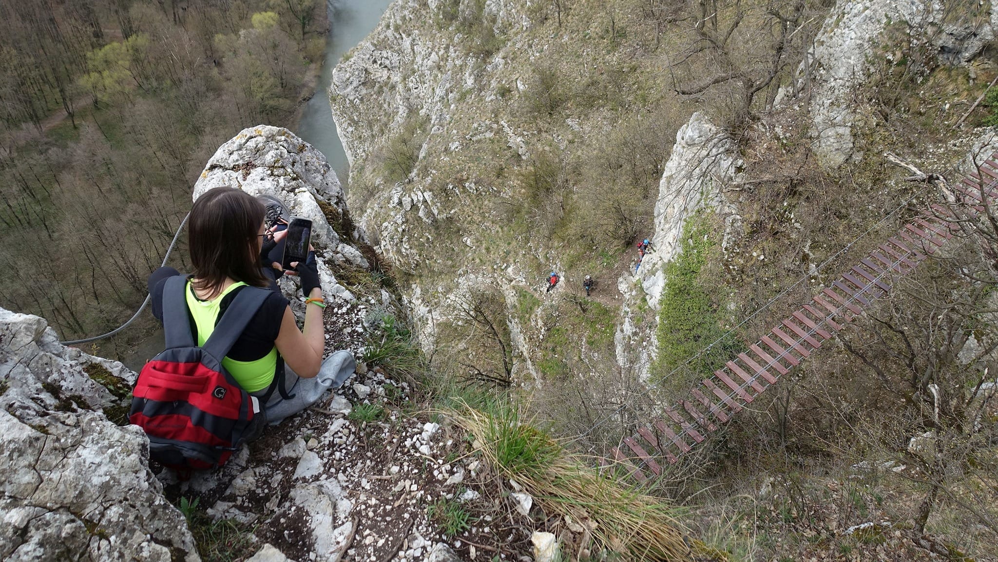 Salvamontiștii prezintă informaţii utile pentru parcurgerea traseelor de Via Ferrata din Apuseni