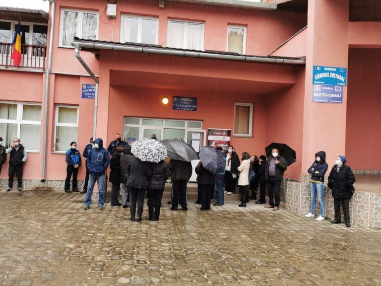 (FOTO) A început vaccinarea în Vața de Jos
