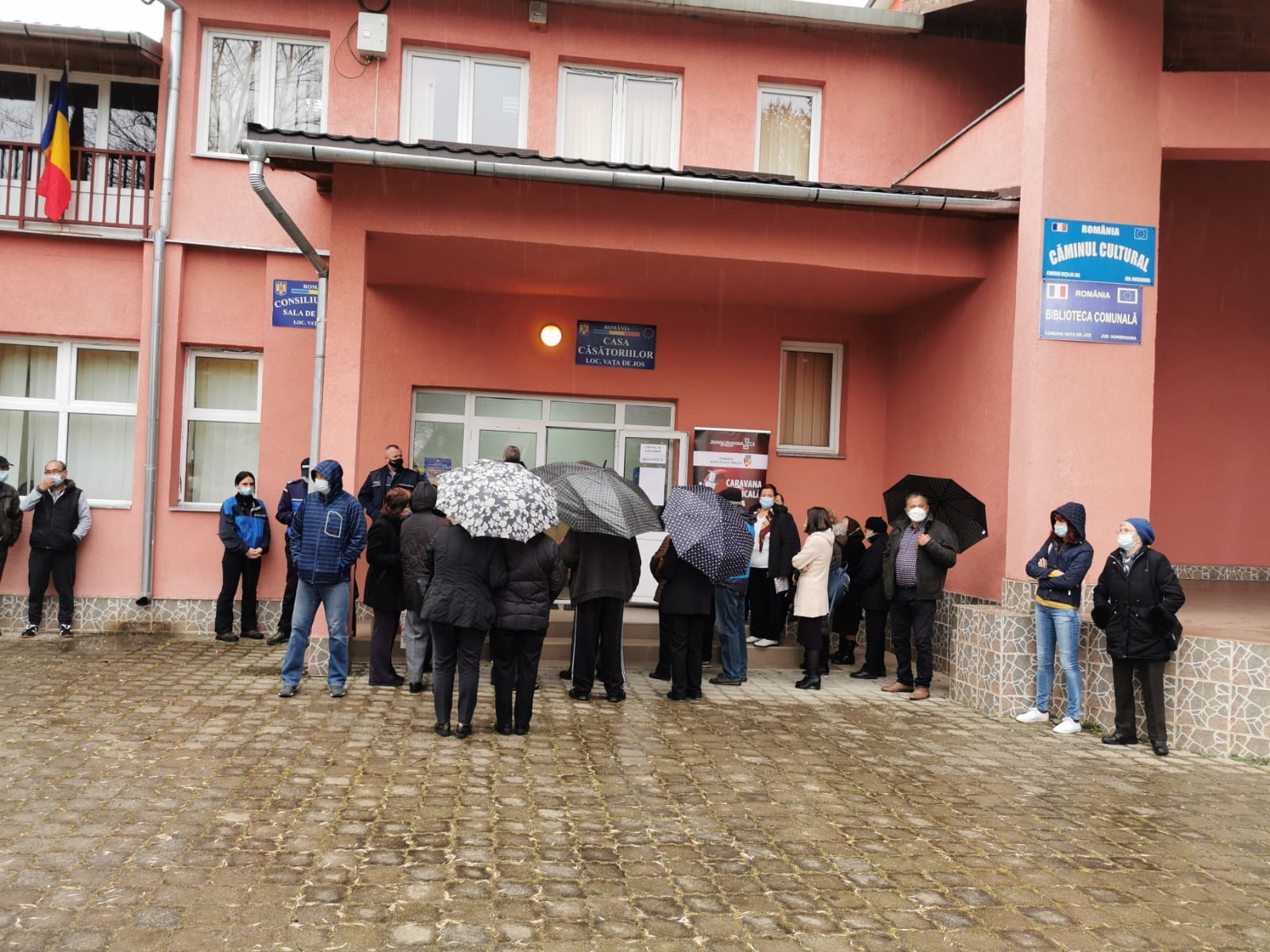 (FOTO) A început vaccinarea în Vața de Jos