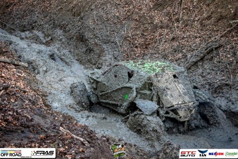 (VIDEO) Doi salvatori celebrii din Apuseni au scăpat ca prin minune dintr-un accident la un concurs de OFF-ROAD