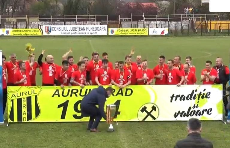Emoții mari pentru brădeni, Aurul Brad la un pas de calificare în liga a III-a! Leaha: Concentrare și mobilizare maximă!