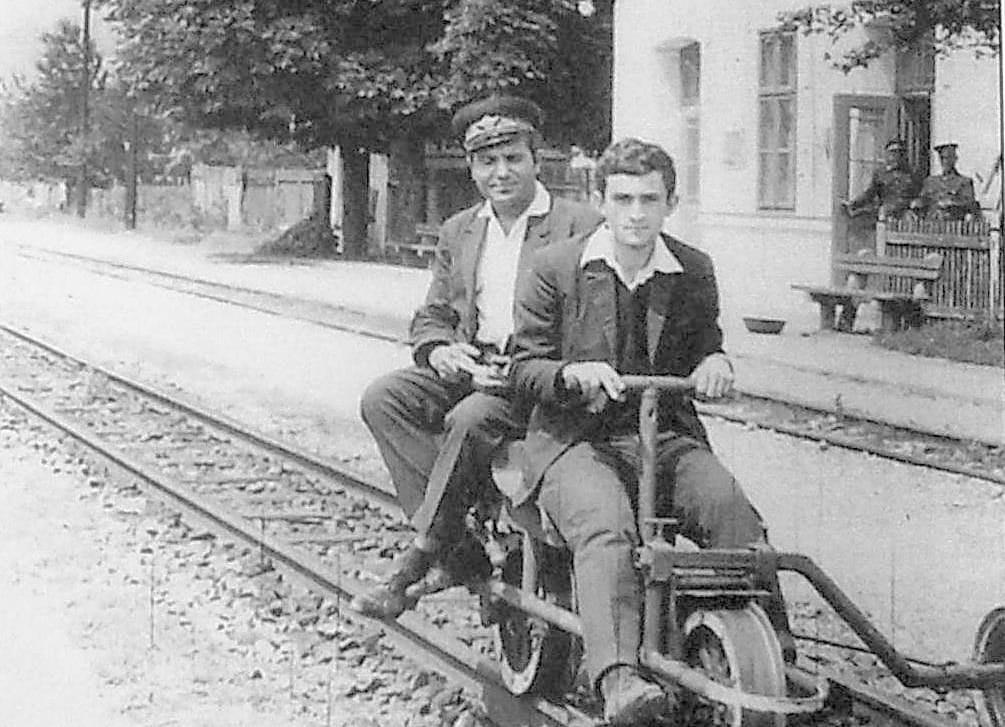 Cu drezina în gara Sălciua, fotografie din 1960. Până în anii `90 făcea legătura între Turda și Abrud