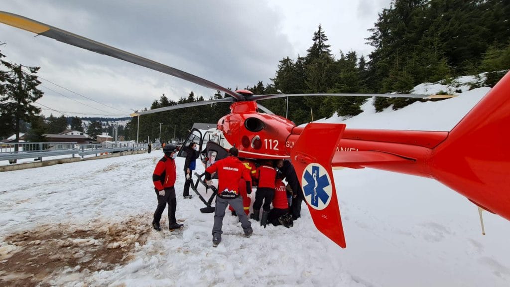 Un Elicopter SMURD a fost solicitat pentru salvarea unui băiat de 16 ani accidentat pe părtia Vărtop