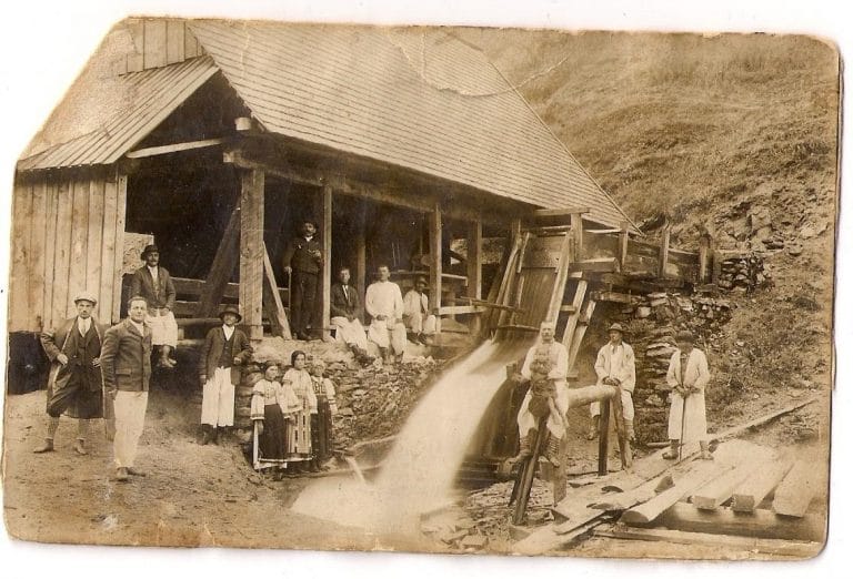 Fotografie inedită din anii `40 cu gaterul lui Teodor Șușman, fostul lider al grupului anticomunist Șușman din Răchițele