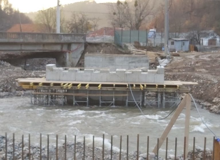 Avansează lucrările la noul pod peste Râul Crișul Repede din Bulz