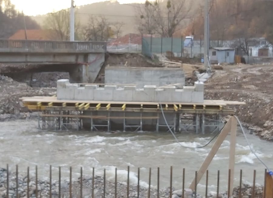 Avansează lucrările la noul pod peste Râul Crișul Repede din Bulz