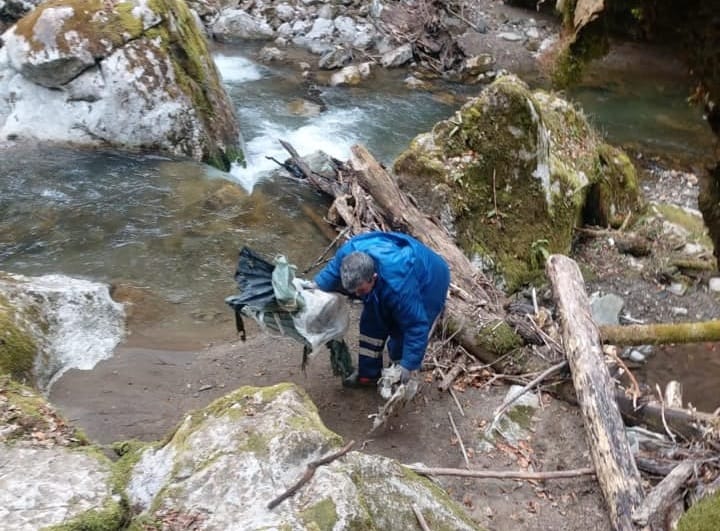 200 de kg de gunoaie au fost colectate din zona Podul Natural Grohot și Valea Bulz!