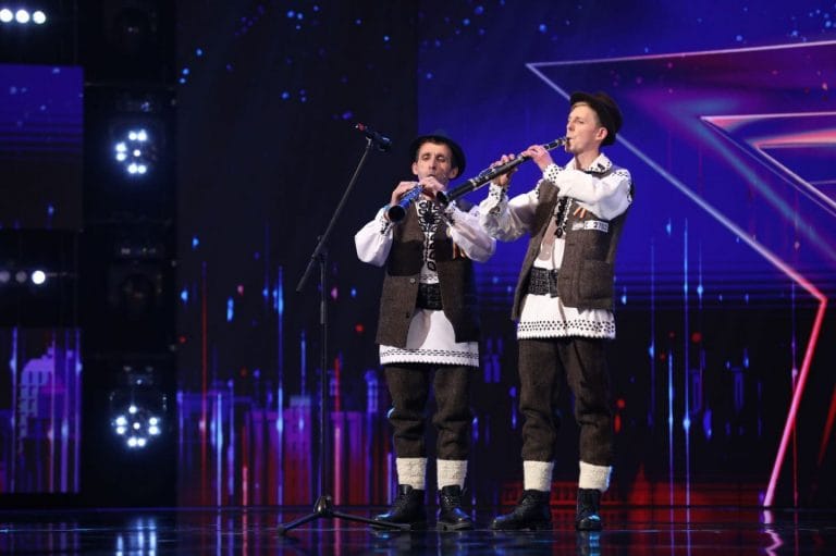 Moții cu taragoturile din Scărișoara, inima Munții Apuseni, au fost senzaționali la Romanii au Talent!