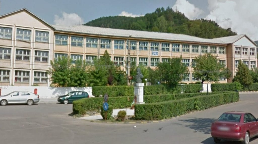 Școala Gimnazială „Avram Iancu” din Zlatna a lansat în SEAP o licitație pentru mobilier școlar nou