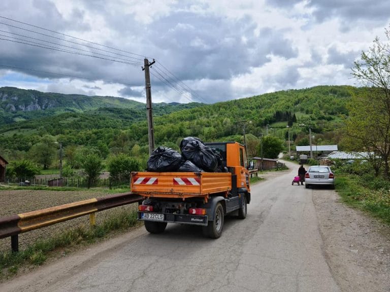 Ziua Ecologizării în Sălciua: Mai mulți voluntari au făcut mai curată frumoasa comună din Apuseni