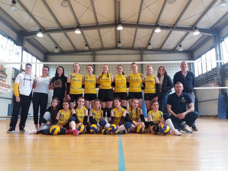 Echipele de volei ale CSS „Avram Iancu” Ștei s-au calificat în semifinalele Campionatului Național!