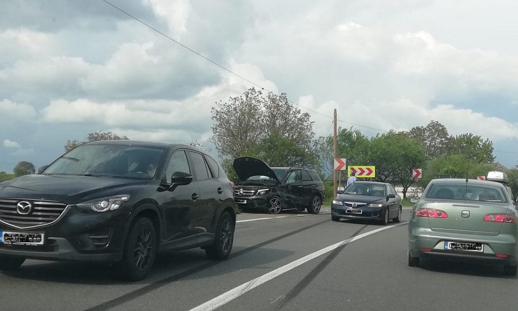 Accident în Șaula, în curbă: Coloană imensă pe DN1 E60 până la Izvorul Crișului, sens Huedin!