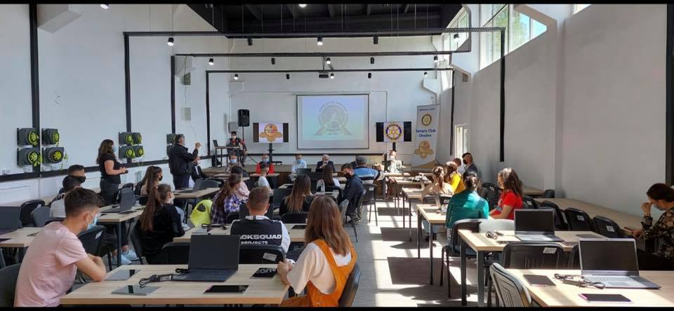 Un HUB, un spațiu de lucru comun de comunicare și socializare a fost inaugurat la Colegiul Național „Avram Iancu” Ștei