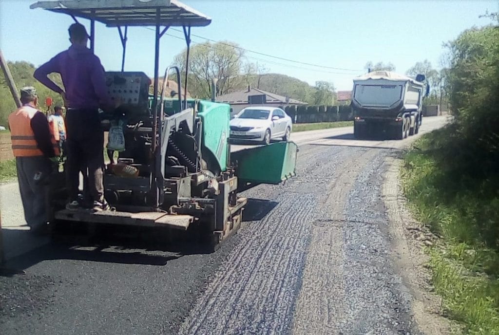 Consiliul Județean Cluj a demarat lucrări de întreținere pe drumul județean 107M Luna de Sus – Vlaha – Săvădisla