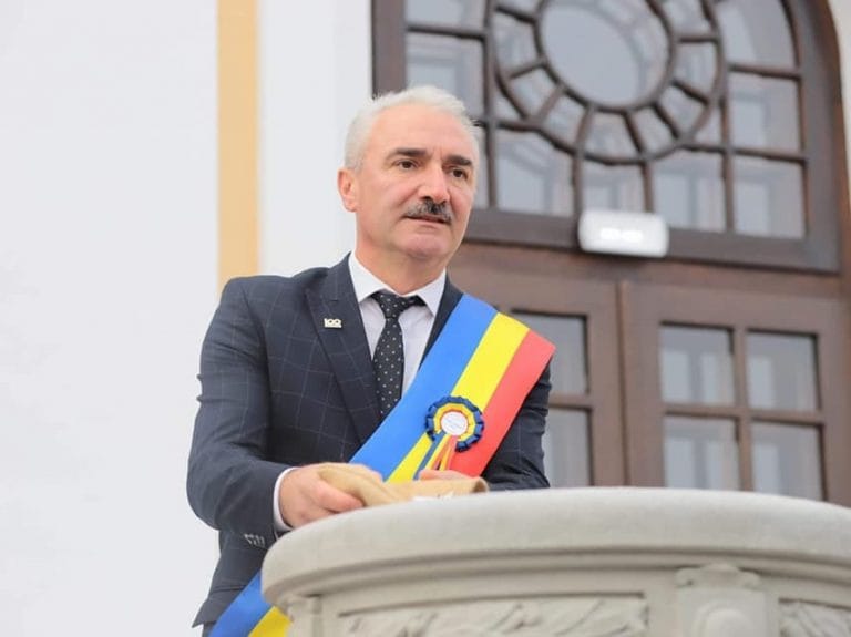Primarul din Sălciua, Vasile Lombrea, singurul edil prezent la protestul de vineri –  DN75 „Drumul Rușinii”