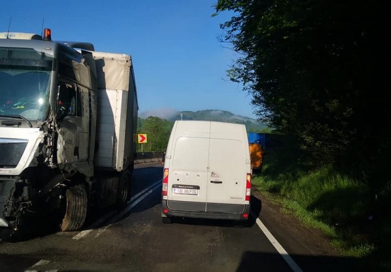 Accident pe DN1 E60, Huedin – Oradea, în zona carierei Morlaca: Se circulă greu!