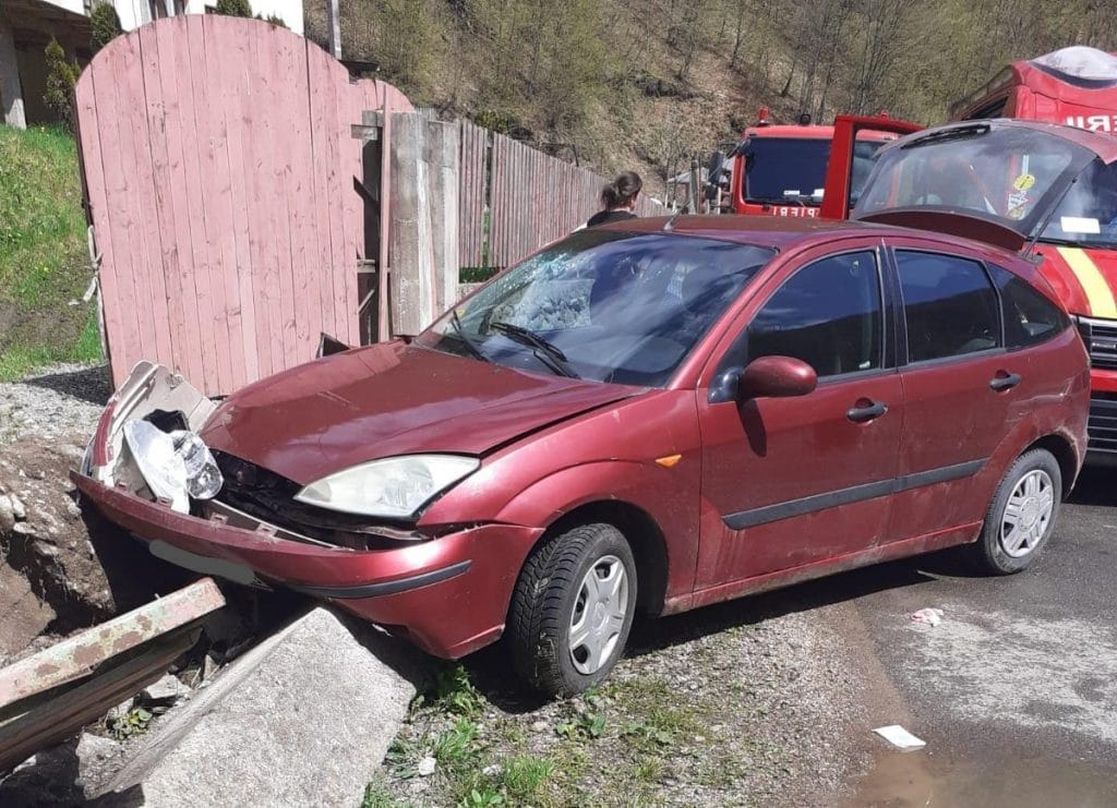 Un echipaj SMURD și unul SAJ au intervenit în Măguri Răcătău ca urmare a ieșirii în afara drumului a unei mașini
