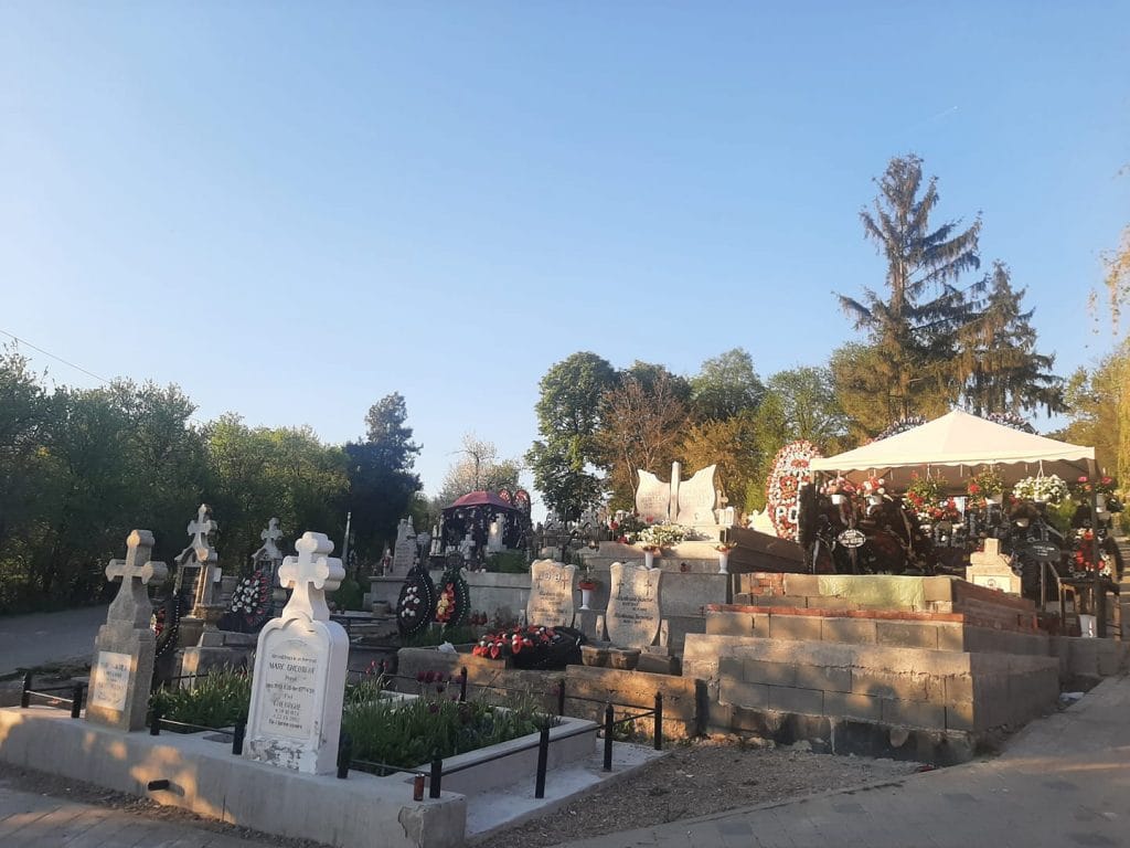 Consilierul local Marius Ciota a anunțat dezbatere publică asupra organizării și funcționării cimitirului din Huedin