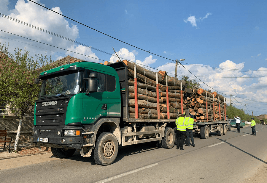 Control-maraton pe 640 de km de drumuri județene din Munții Apuseni, județul Bihor: Sancțiuni în valoare de 32.200 lei