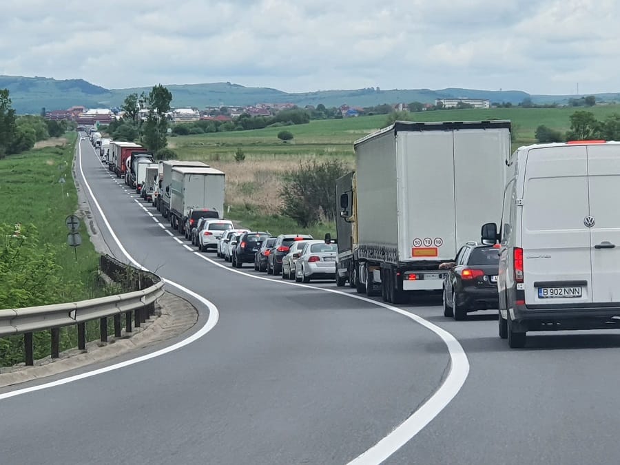 Aglomeraţie intensă pe DN1 Cluj-Oradea: Mulți clujeni și bihoreni merg spre Târgul de la Negreni!