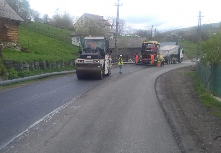 Seria de prosteste anunțate la Prefecturile din Alba și Cluj au determinat DRDP Cluj să plombeze drumurile moților