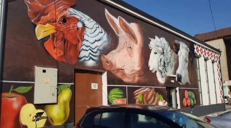 În Vinerea Mare a fost inaugurată noua hală agroalimentară din Zlatna, zisă și „Mall-ul țărănesc”