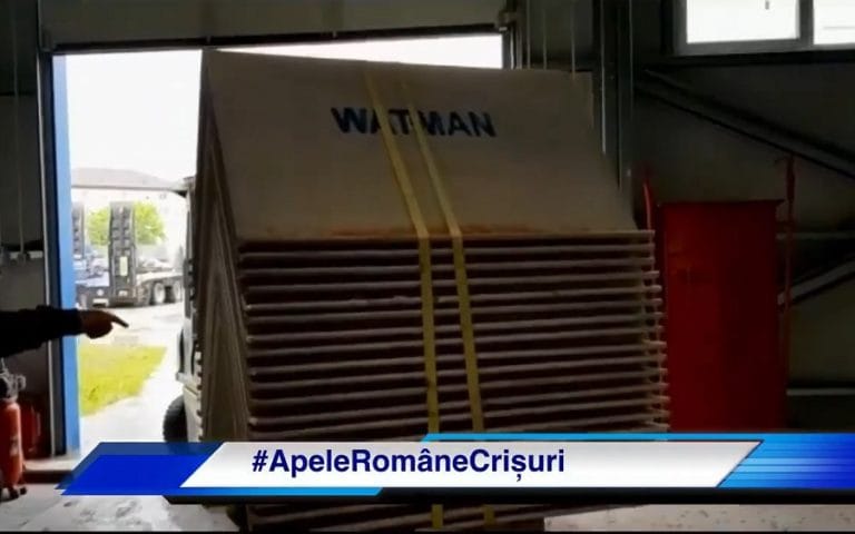 (VIDEO) Apele Române Crișuri intervin cu panouri pe digul Crișului Pietros!