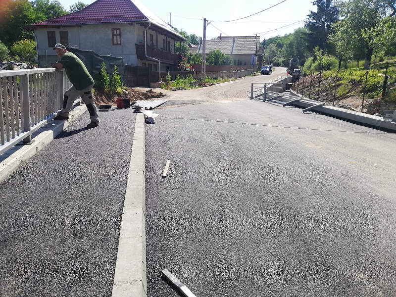 A fost reluată circulația rutieră pe podul din localitatea Văleni, comuna Călățele