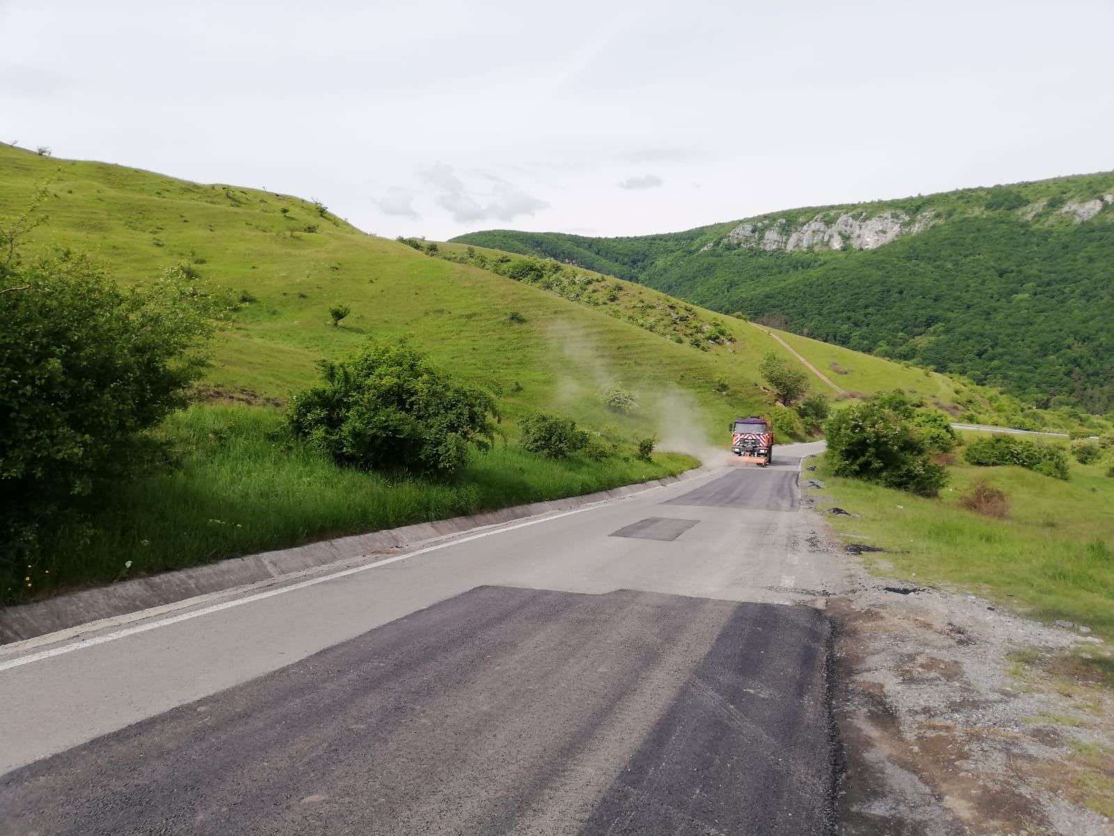 Consiliul Județean a demarat lucrări de întreținere, cu asfaltare, pe drumul județean 103I (DJ 103G) Platou – Cheile Turzii