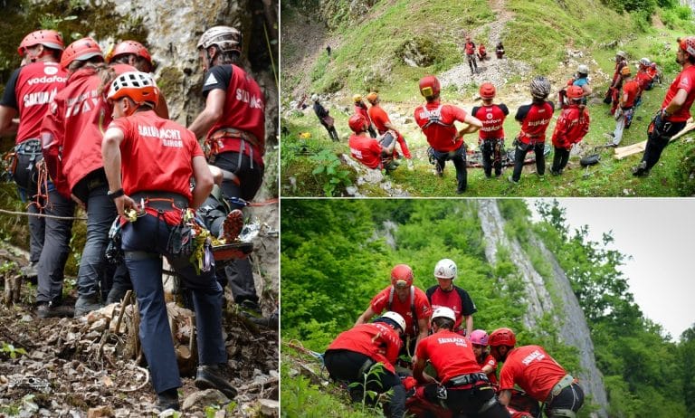 Salvamont-Salvaspeo Bihor a organizat la început de vară o pregătire şi un exerciţiu de salvare în zona Roşia din Bihor