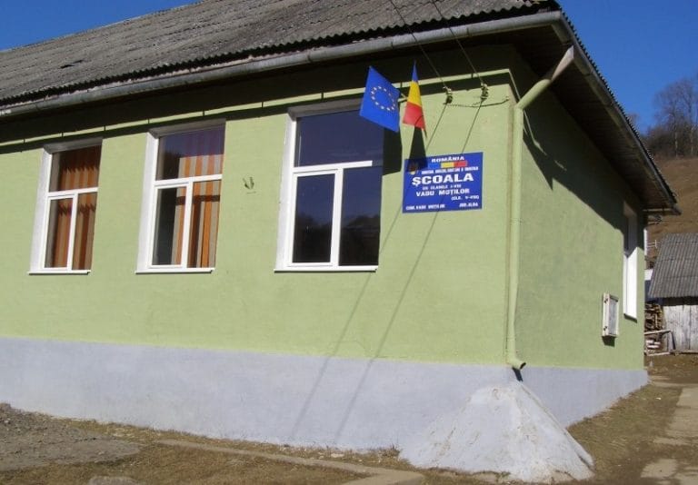 Şcoala Gimnazială din Vadu Moţilor a scos la concurs potul de administrator financiar